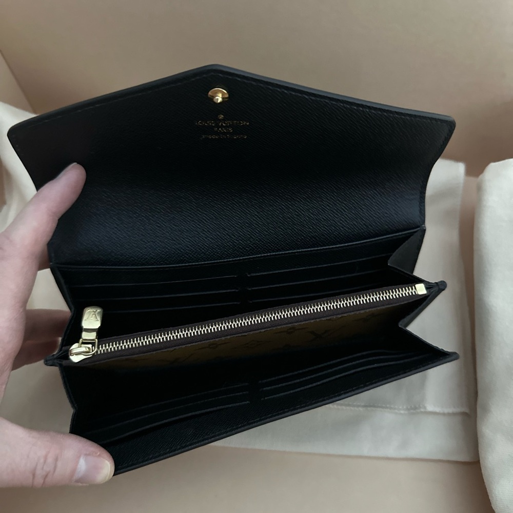 Louis Vuitton Sarah wallet. - Picture 3 of 3